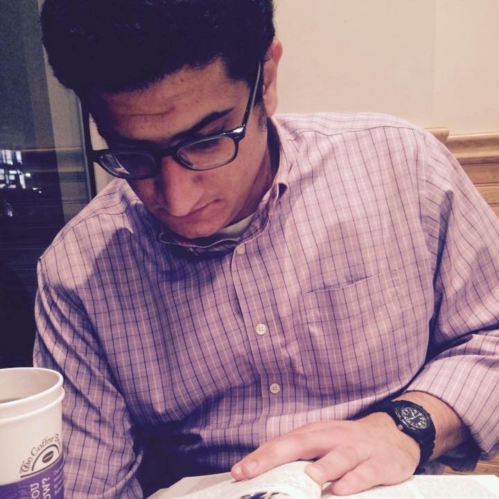 Amir Zinkow studying a text
